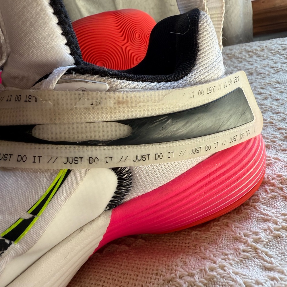 Women's Nike React Hyperset SE Volleyball Shoes White/Crimson Pink - Picture 10 of 10